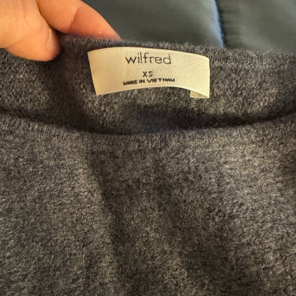 Aritzia Rhoda Sweater - Picture 2 of 3